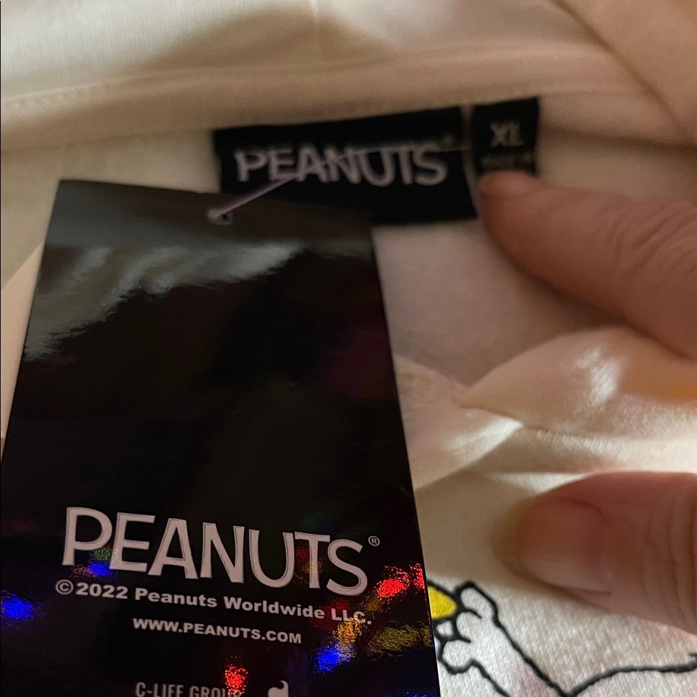 Peanuts Group Christmas Cream Pullover Hoodie | size XL - Picture 6 of 6